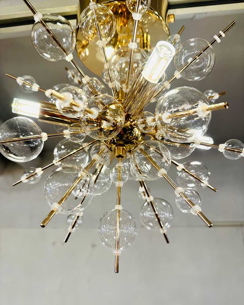 透明ガラスが舞う小ぶりバブルシャンデリア｜LEDが照らす上質モダン