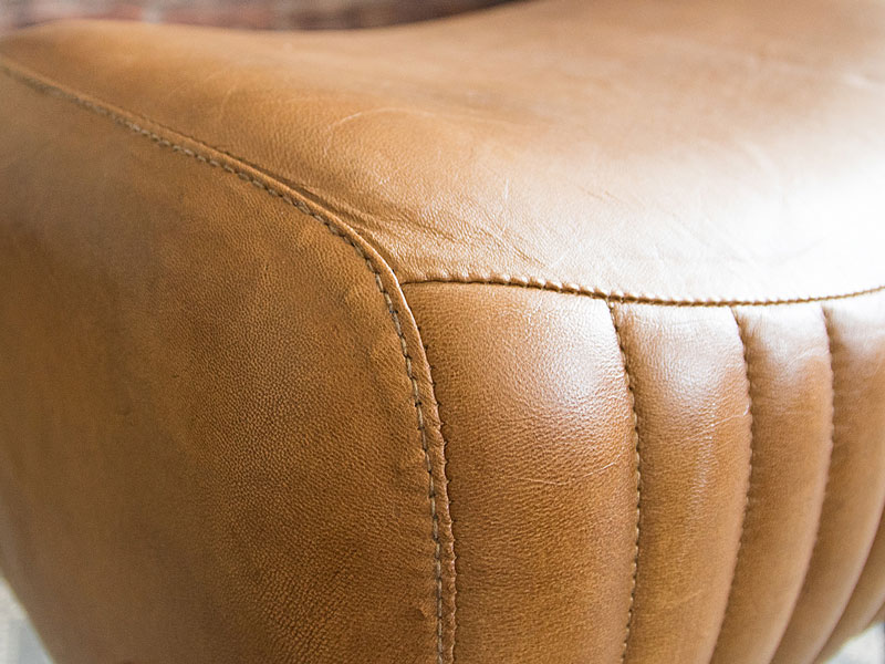 レザーの玄関用スツール｜ヴィンテージデザイン