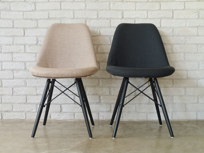 シンプルなファブリック座面とスタイリッシュなウッドレッグのダイニングチェア｜CO