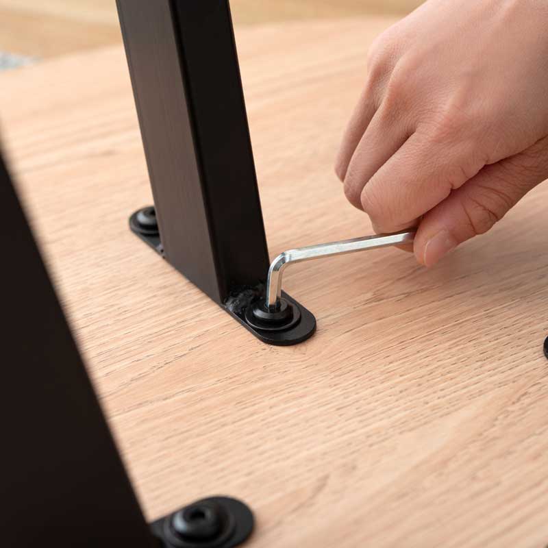 木目×アイアンが映えるハイテーブル|立ち作業にも最適な美シルエット