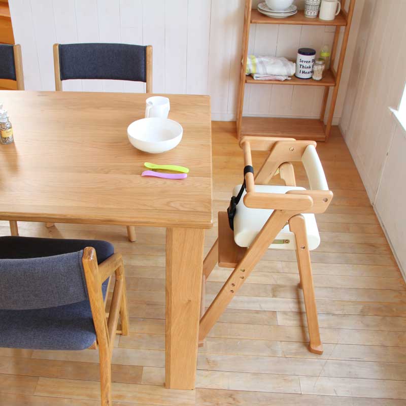 北欧ナチュラルデザインの折りたたみ式子供用ハイチェア
