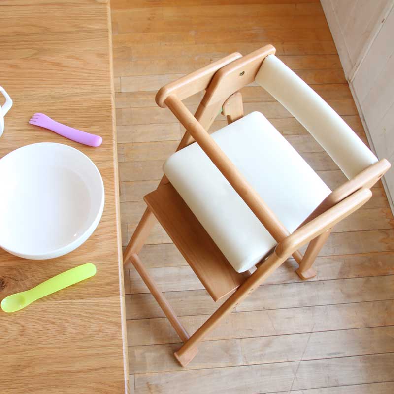 北欧ナチュラルデザインの折りたたみ式子供用ハイチェア