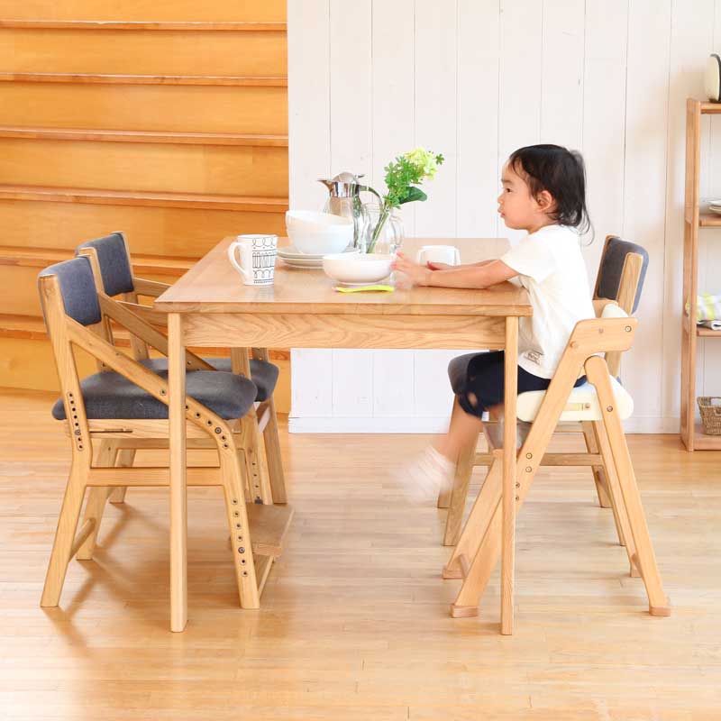 北欧ナチュラルデザインの折りたたみ式子供用ハイチェア