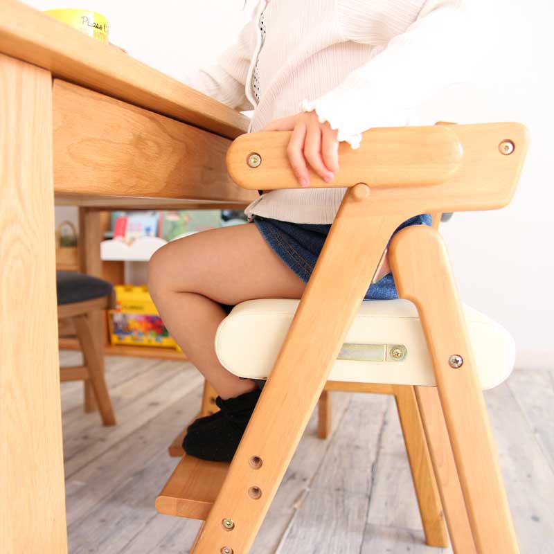 北欧ナチュラルデザインの折りたたみ式子供用ハイチェア