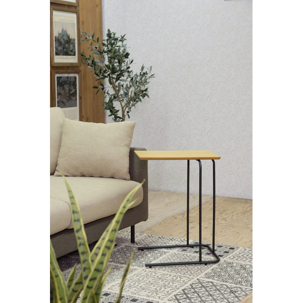 スチール脚のサイドテーブル | 北欧モダン | aron | インテリア・家具