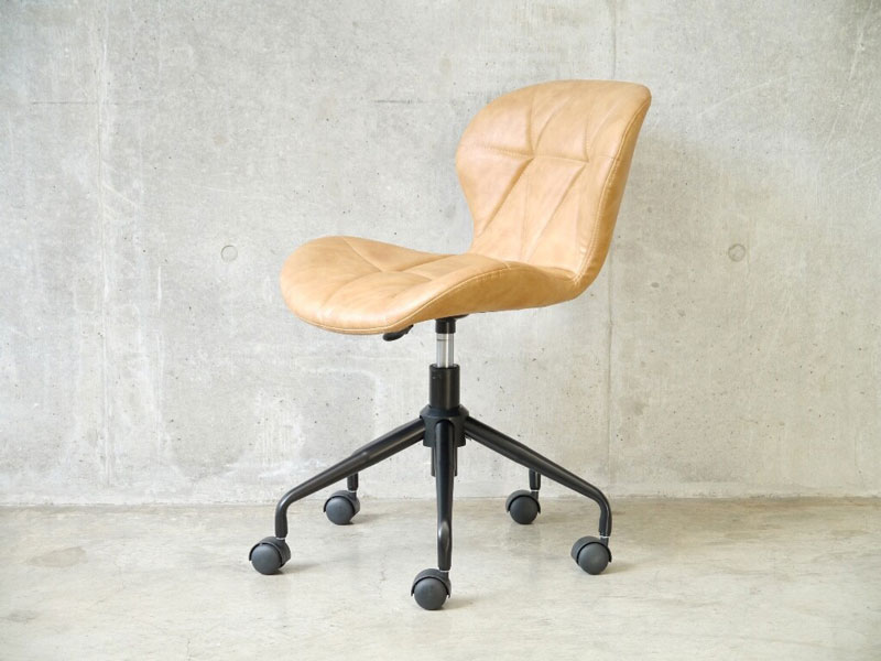 ミッドセンチュリーな雰囲気のオフィスチェア｜アンティーク調｜TR