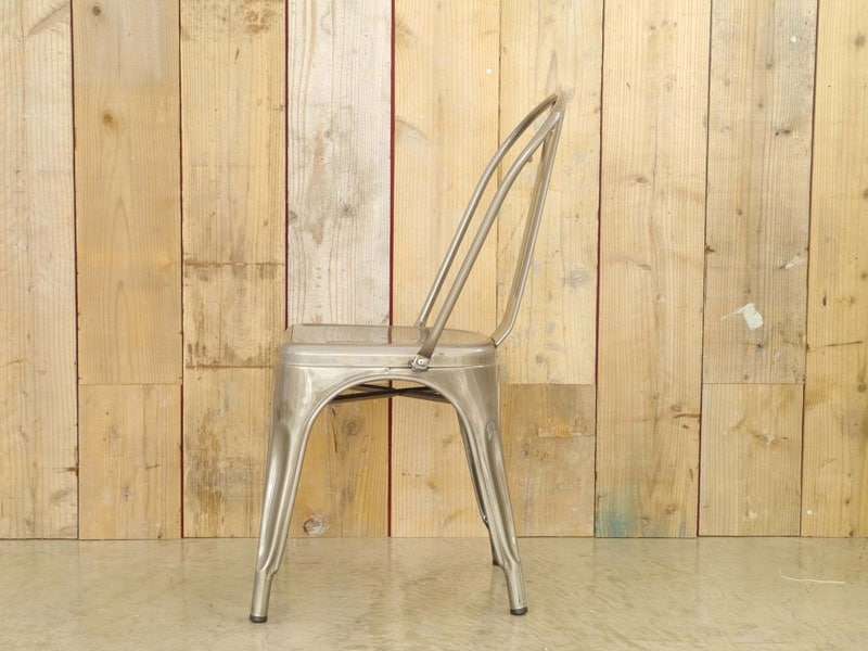 光沢感のあるシックな色合いのダイニングチェア|1234