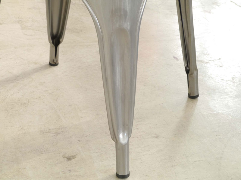 光沢感のあるシックな色合いのダイニングチェア|1234