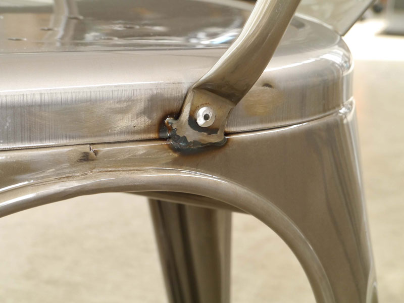 光沢感のあるシックな色合いのダイニングチェア|1234