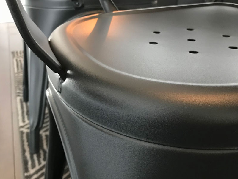 光沢感のあるシックな色合いのダイニングチェア|1234