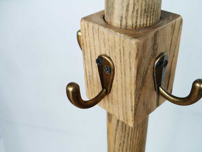 置くだけで絵になるマホガニー材のコートハンガー|MOSH