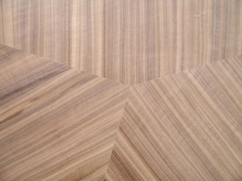 ウォルナットのリビングテーブル | 変形デザイン | AB