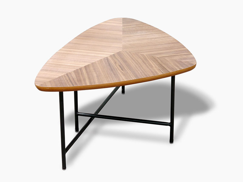 ウォルナットのリビングテーブル | 変形デザイン | AB