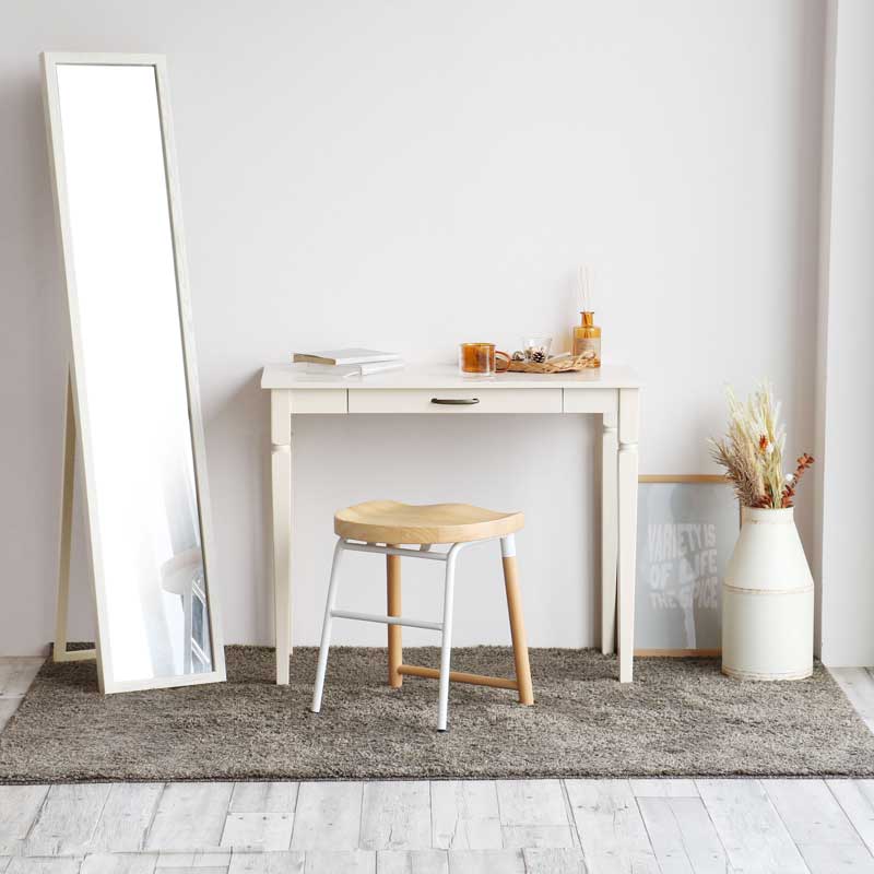 北欧風ダイニングロースツール | シンプルで温かみあるデザイン