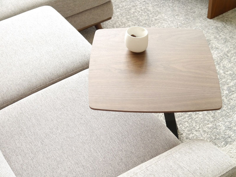直線デザインがおしゃれなサイドテーブル