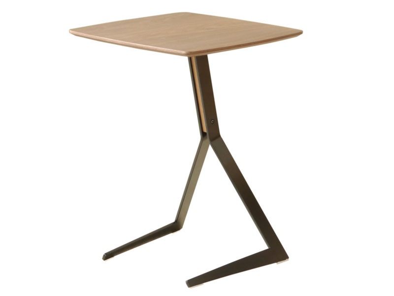 直線デザインがおしゃれなサイドテーブル