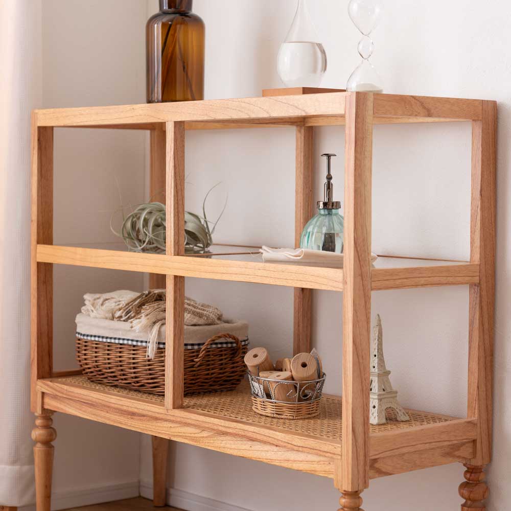 昭和レトロ　ラタン製オープンシェルフ 天然木×ラタンのオープンシェルフ｜ガラス天板＆クラシカルな