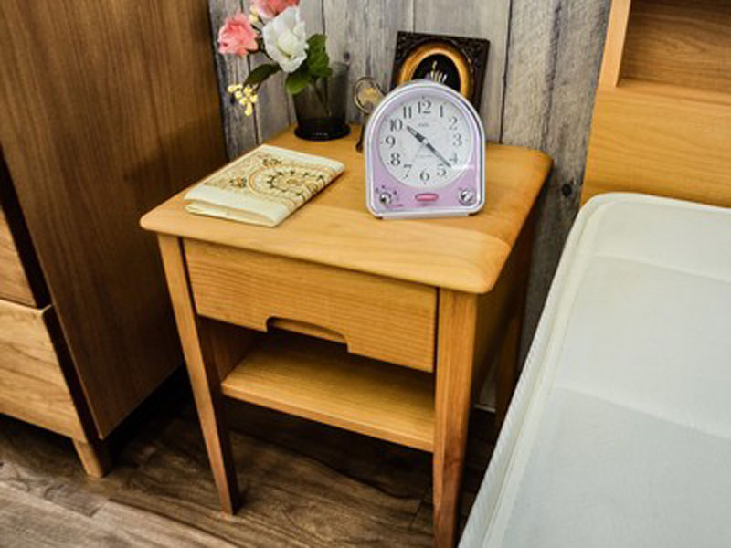 シンプルなデザインの無垢材を使用したサイドテーブル｜幅40cm｜ER