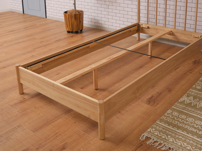 シンプルなすのこタイプのシングルベッド｜ナチュラルインテリア