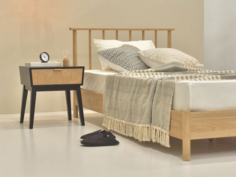 シンプルなすのこタイプのシングルベッド｜ナチュラルインテリア