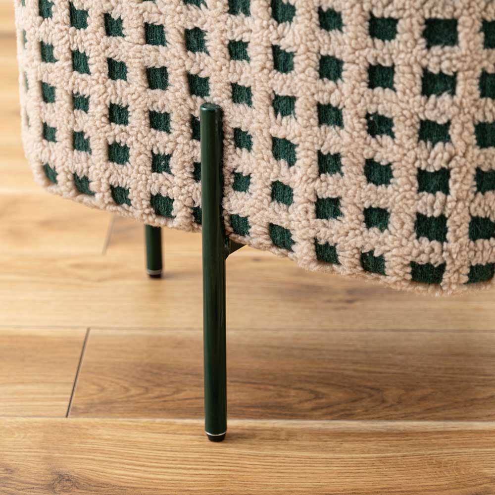 ふんわりボアのチェック柄スツール|ポップで愛らしいデザイン