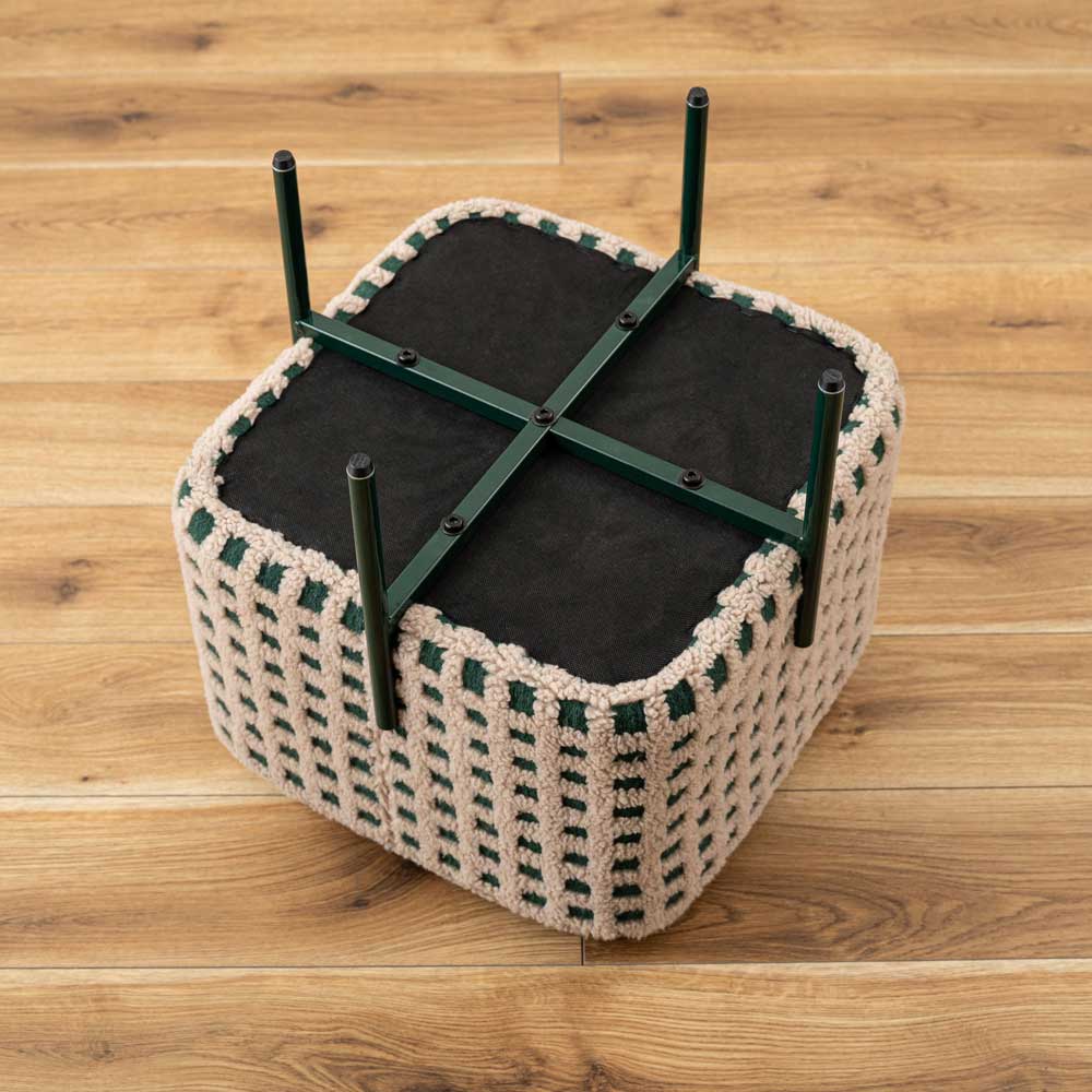 ふんわりボアのチェック柄スツール|ポップで愛らしいデザイン