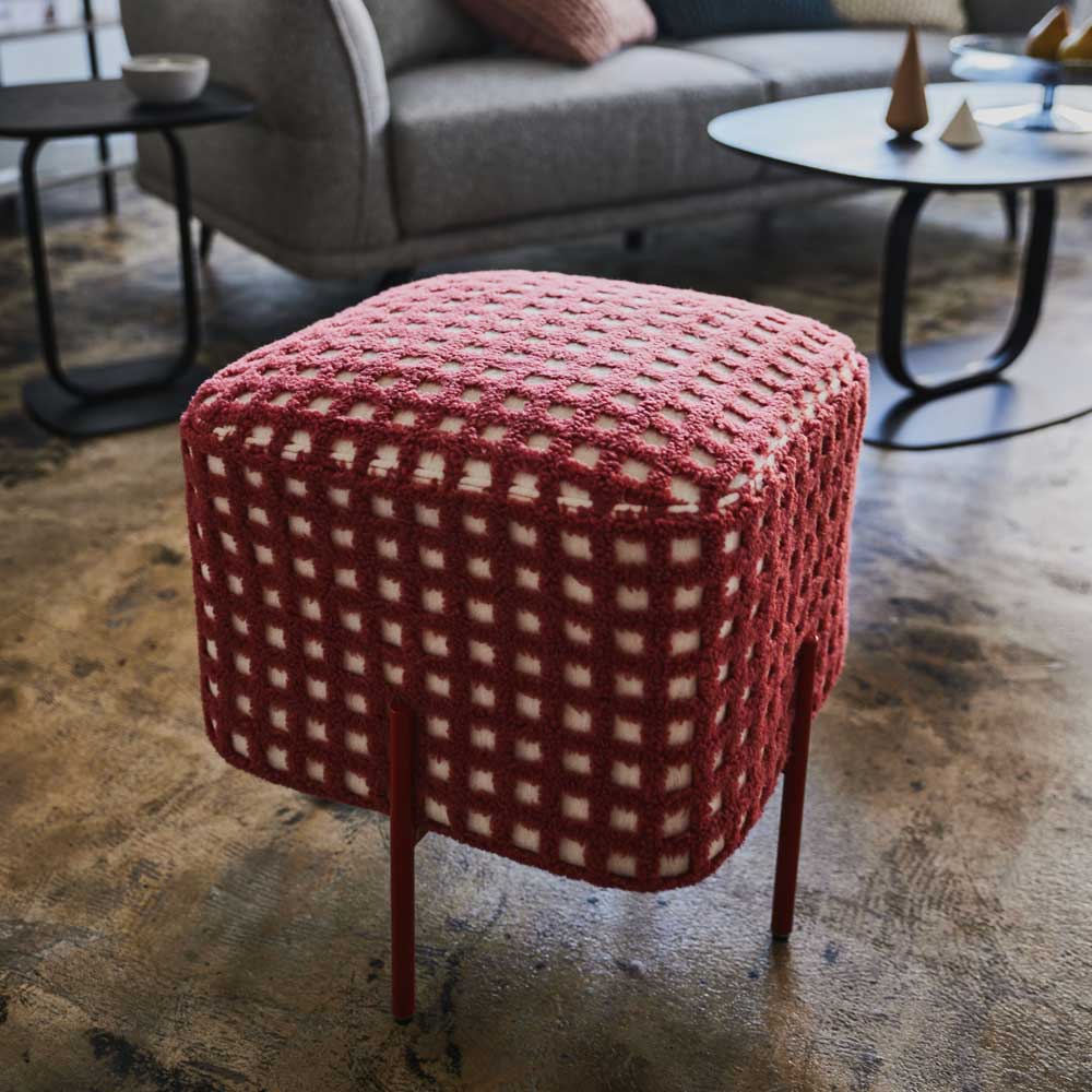 ふんわりボアのチェック柄スツール|ポップで愛らしいデザイン