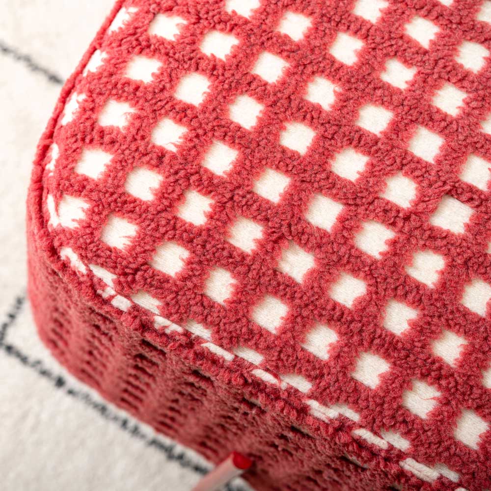 ふんわりボアのチェック柄スツール|ポップで愛らしいデザイン