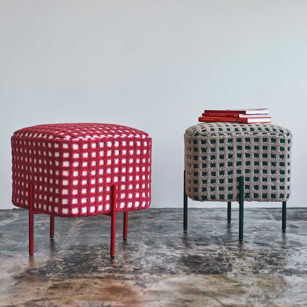 ふんわりボアのチェック柄スツール|ポップで愛らしいデザイン