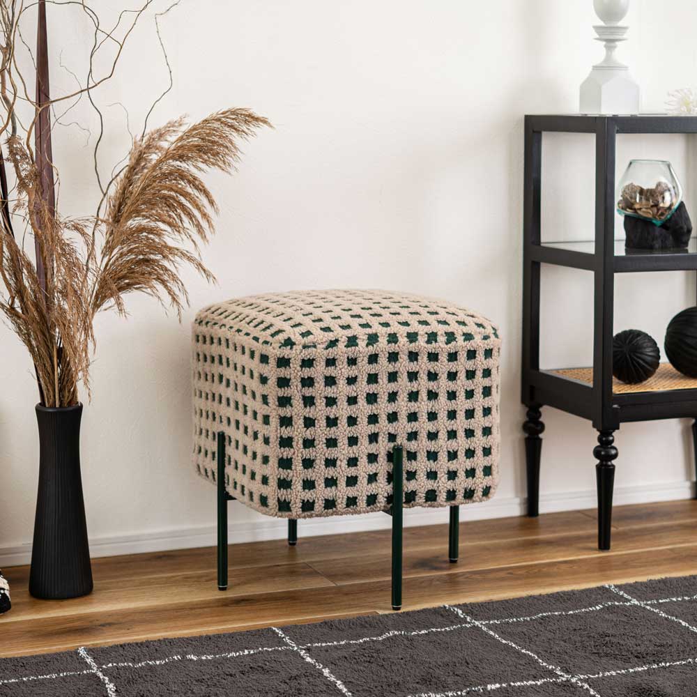 ふんわりボアのチェック柄スツール|ポップで愛らしいデザイン