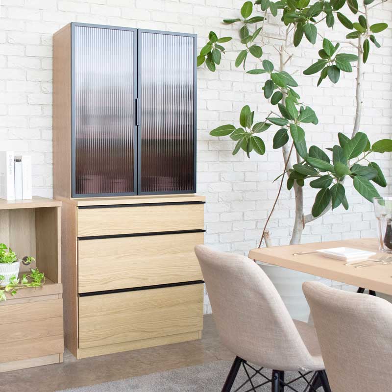 ガラス扉のおしゃれなカップボード｜幅78cm｜上質な木目のナチュラルモダン食器棚