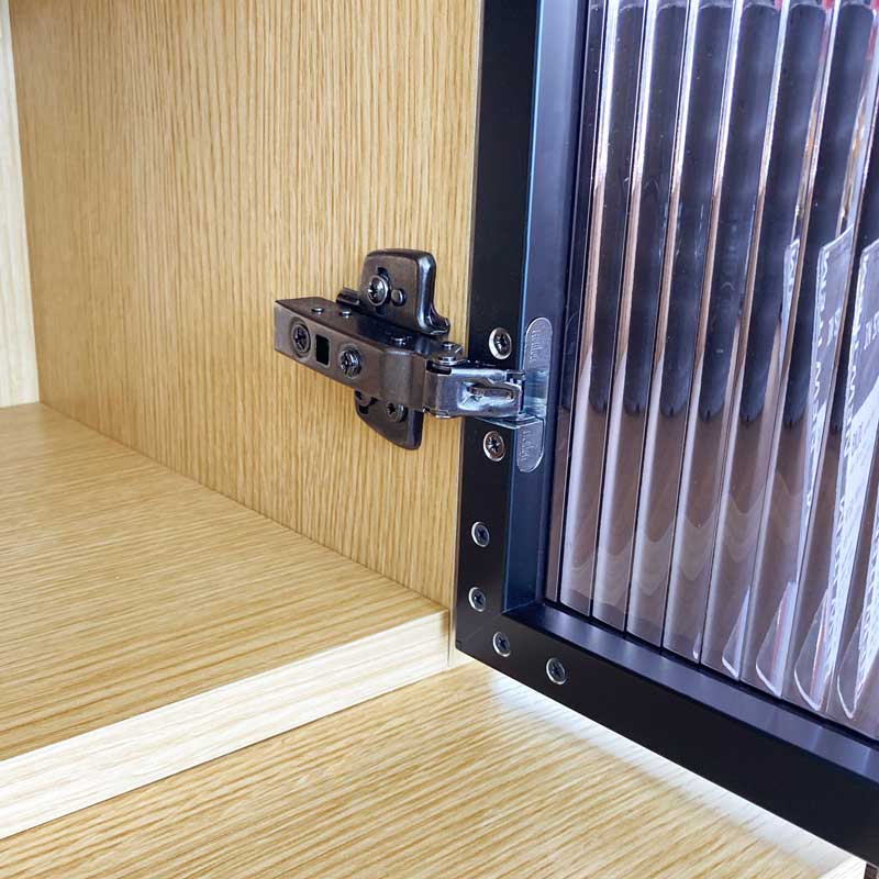 ガラス扉のおしゃれなカップボード｜幅78cm｜上質な木目のナチュラルモダン食器棚