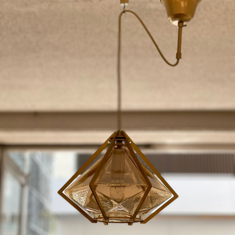 宝石をモチーフにしたカラフルな1灯ペンダントライト