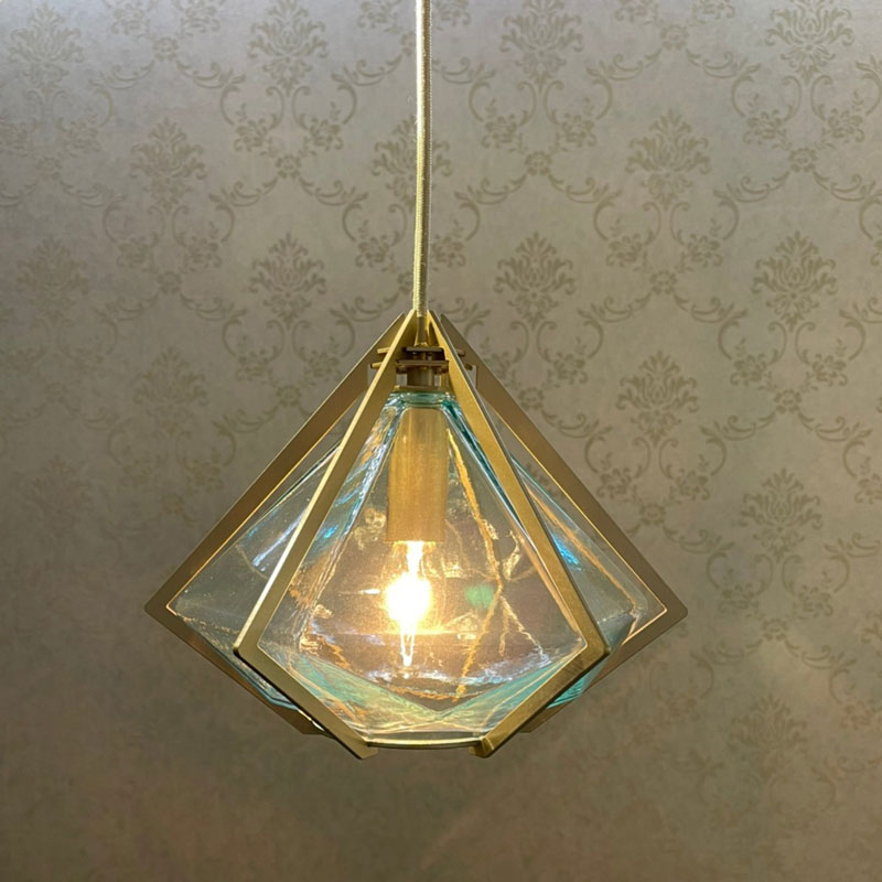 宝石をモチーフにしたカラフルな1灯ペンダントライト