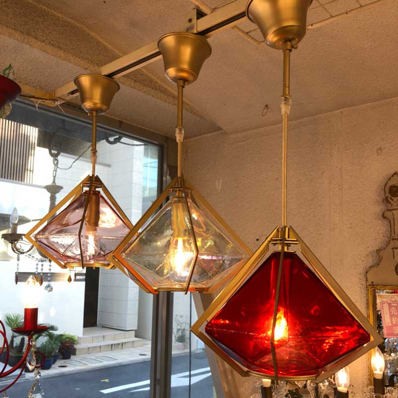宝石をモチーフにしたカラフルな1灯ペンダントライト