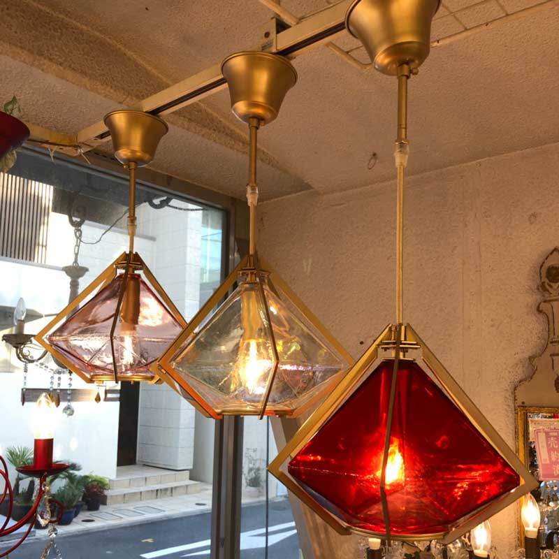 宝石をモチーフにしたカラフルな1灯ペンダントライト