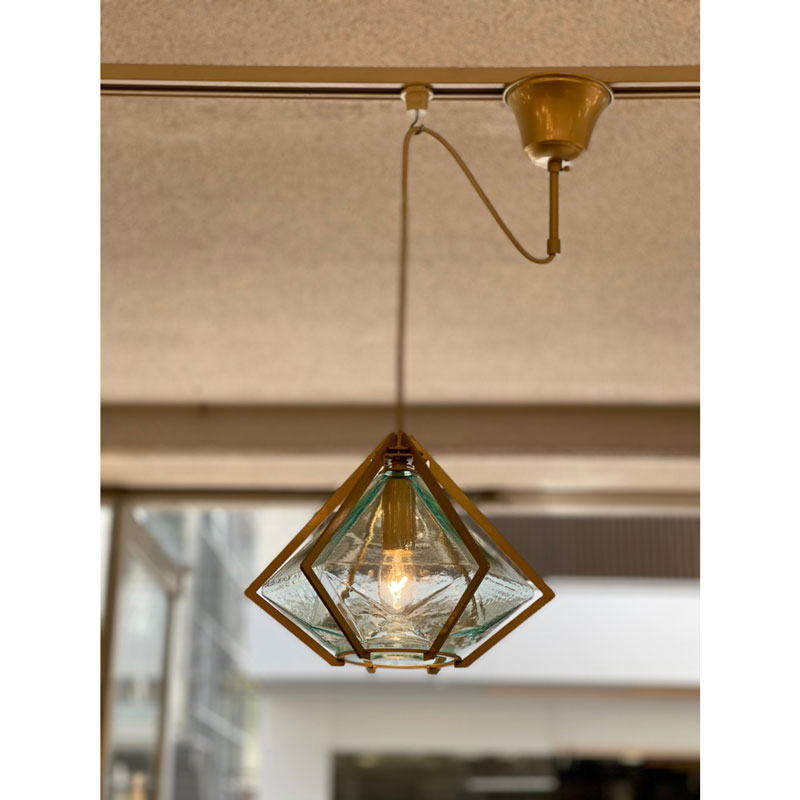 宝石をモチーフにしたカラフルな1灯ペンダントライト