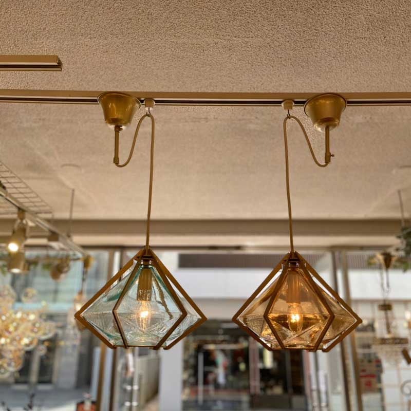 宝石をモチーフにしたカラフルな1灯ペンダントライト