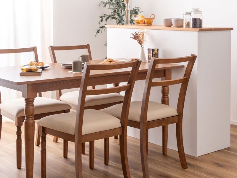 クラシックなデザインのダイニングチェア｜フレンチシャビー｜飾り脚