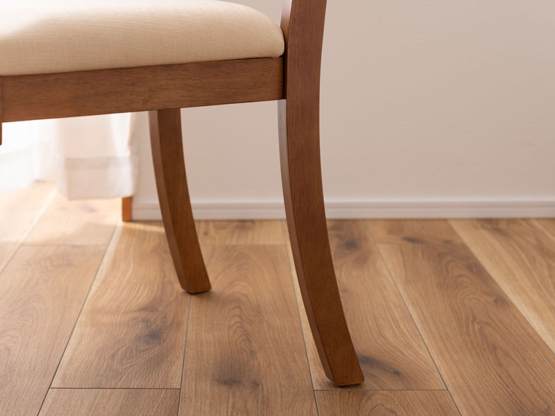 クラシックなデザインのダイニングチェア｜フレンチシャビー｜飾り脚