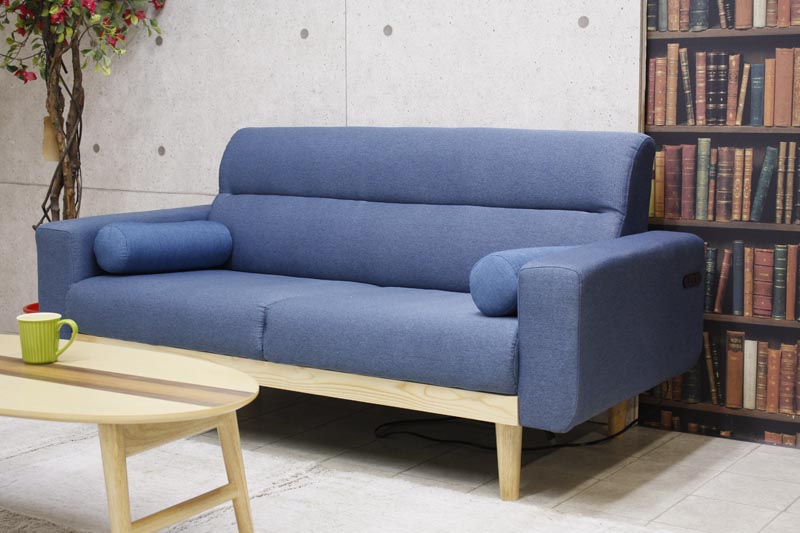 コンセントが付いたソファ【SOU/2.5P】円柱クッション付