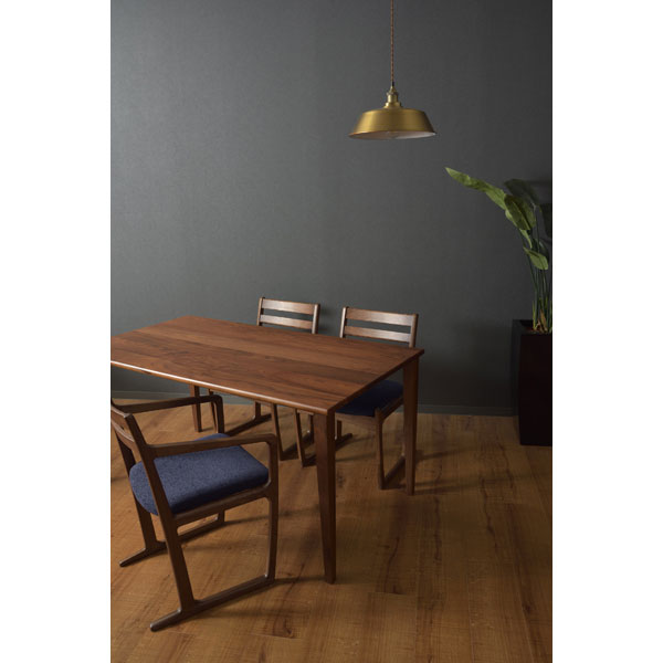 無垢材のダイニングテーブル｜ミニマルな直線デザイン