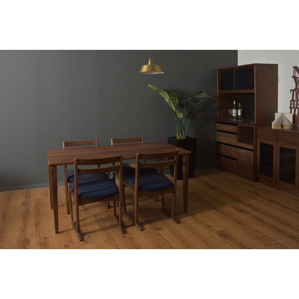 無垢材のダイニングテーブル｜ミニマルな直線デザイン