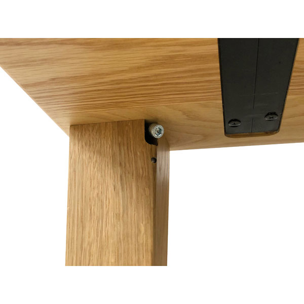 無垢材のダイニングテーブル｜ミニマルな直線デザイン