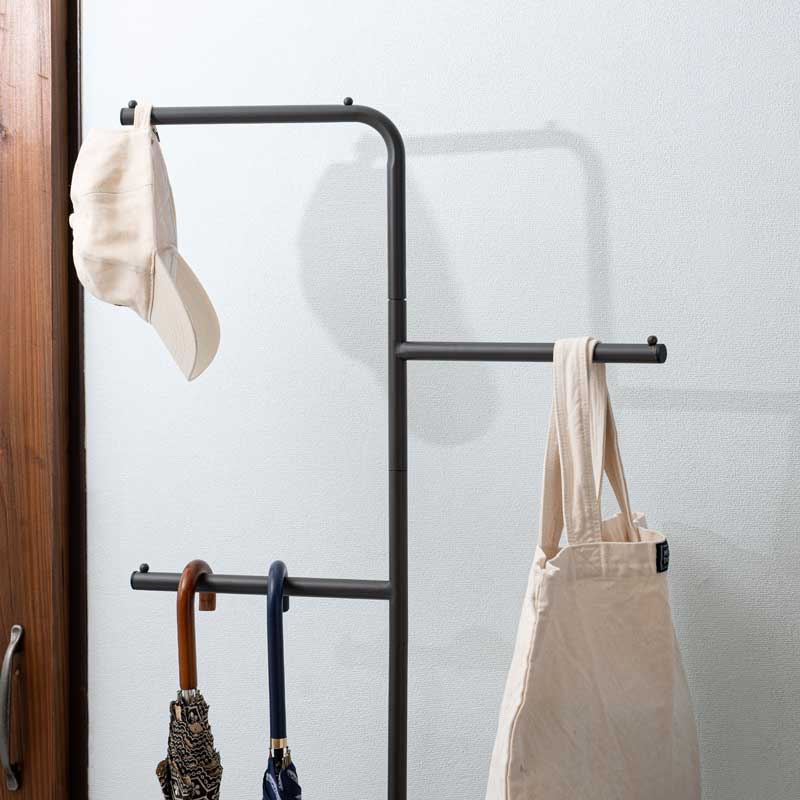 モダン回転式ハンガースタンド｜スリムで美しく魅せる収納アイテム