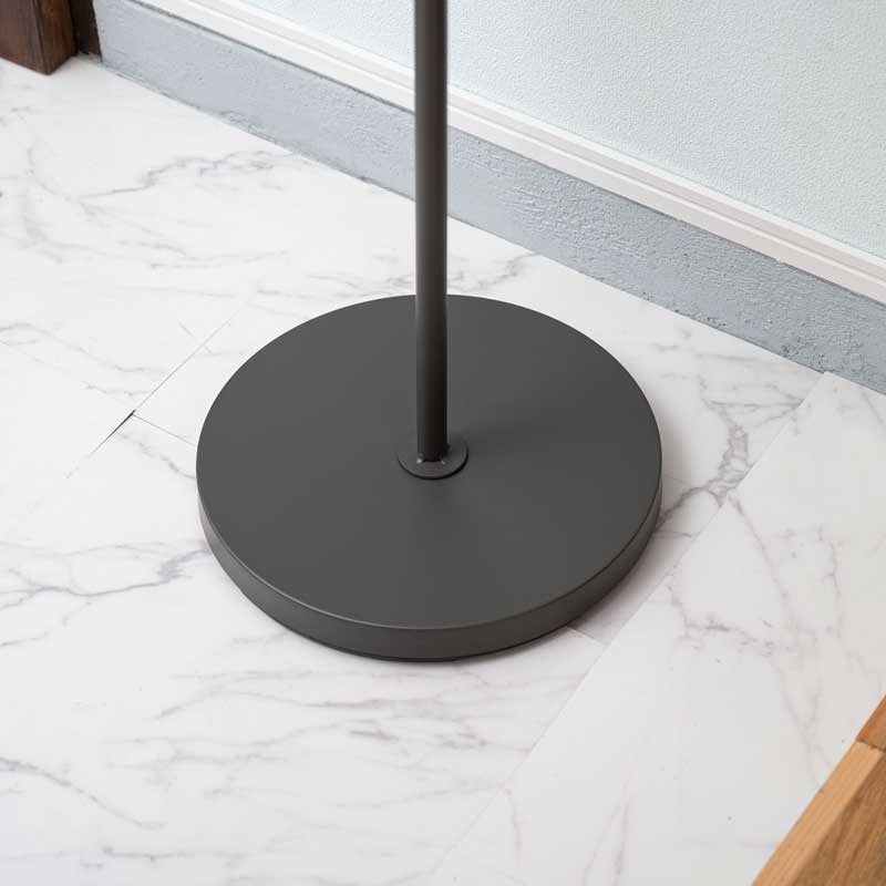 モダン回転式ハンガースタンド｜スリムで美しく魅せる収納アイテム