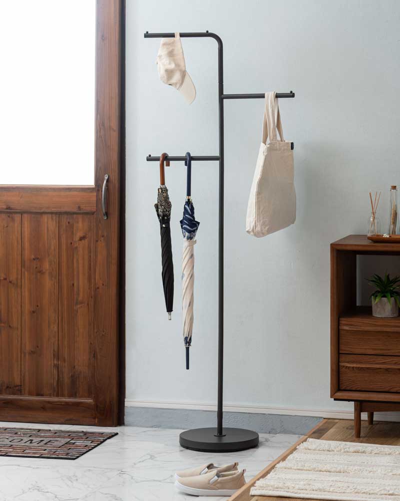 モダン回転式ハンガースタンド｜スリムで美しく魅せる収納アイテム