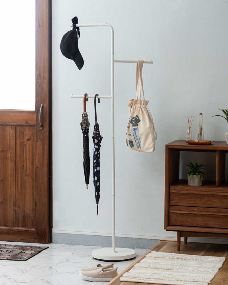 モダン回転式ハンガースタンド｜スリムで美しく魅せる収納アイテム