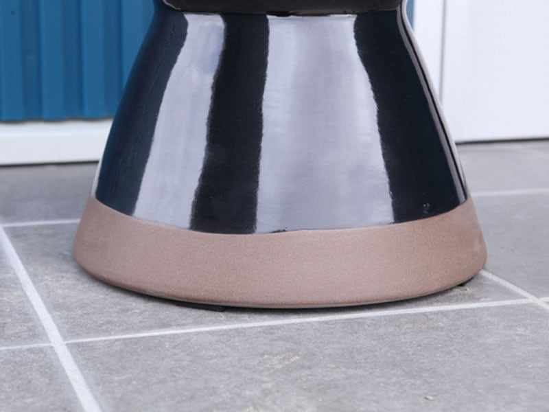 陶器製のカラフルなスツール|屋外使用可