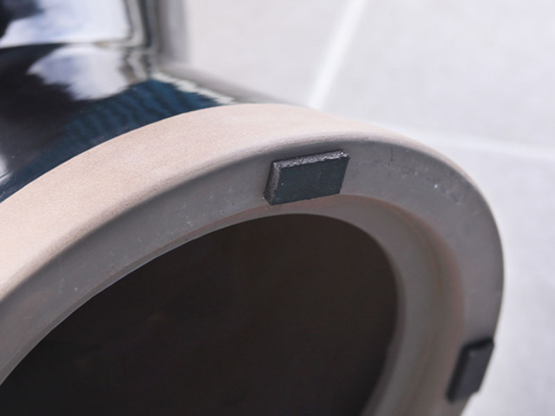 陶器製のカラフルなスツール|屋外使用可